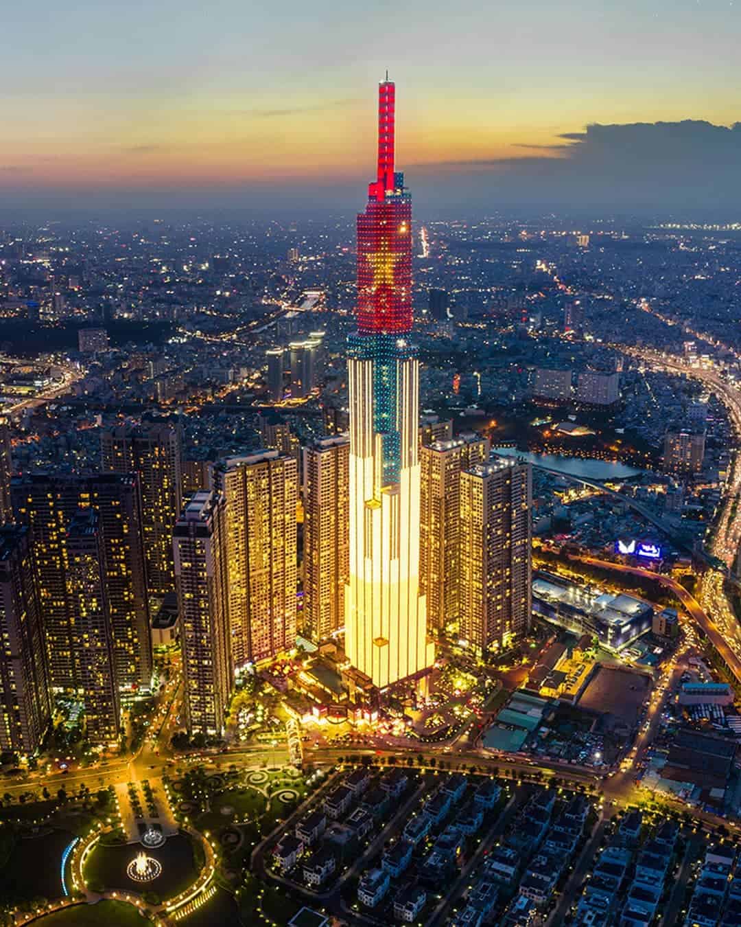 Chùm ảnh Toàn cảnh toà nhà 81 tầng cao nhất Việt Nam trước ngày khai  trương ở Sài Gòn
